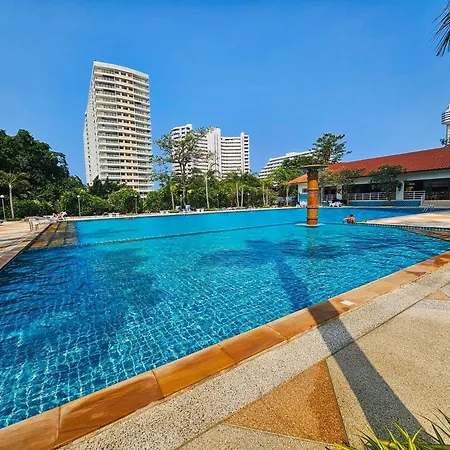 View Talay 5 Jomtien Beachfront Pattaya Exterior photo