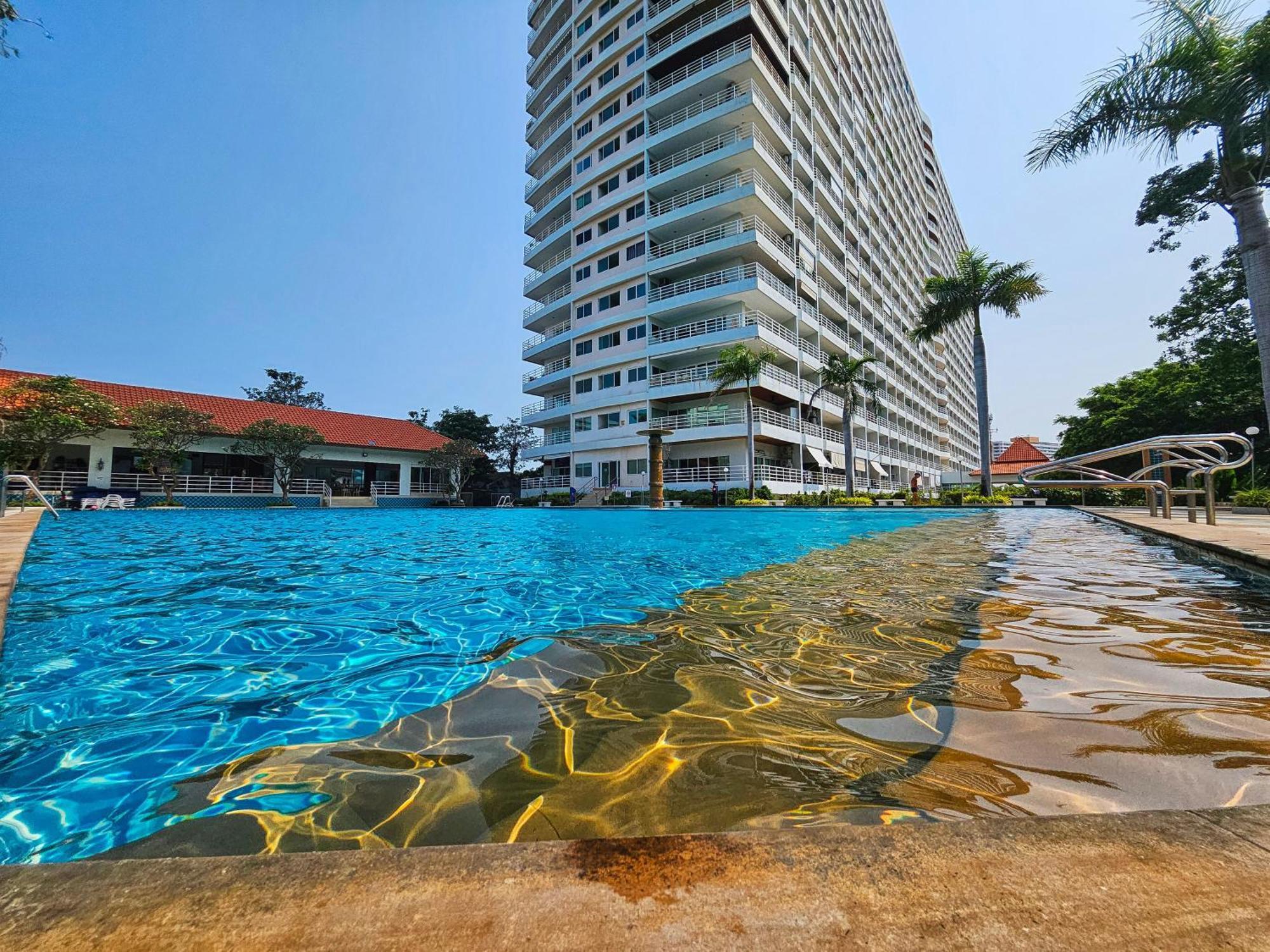 อพาร์ทเม้น View Talay 5 Jomtien Beachfront *